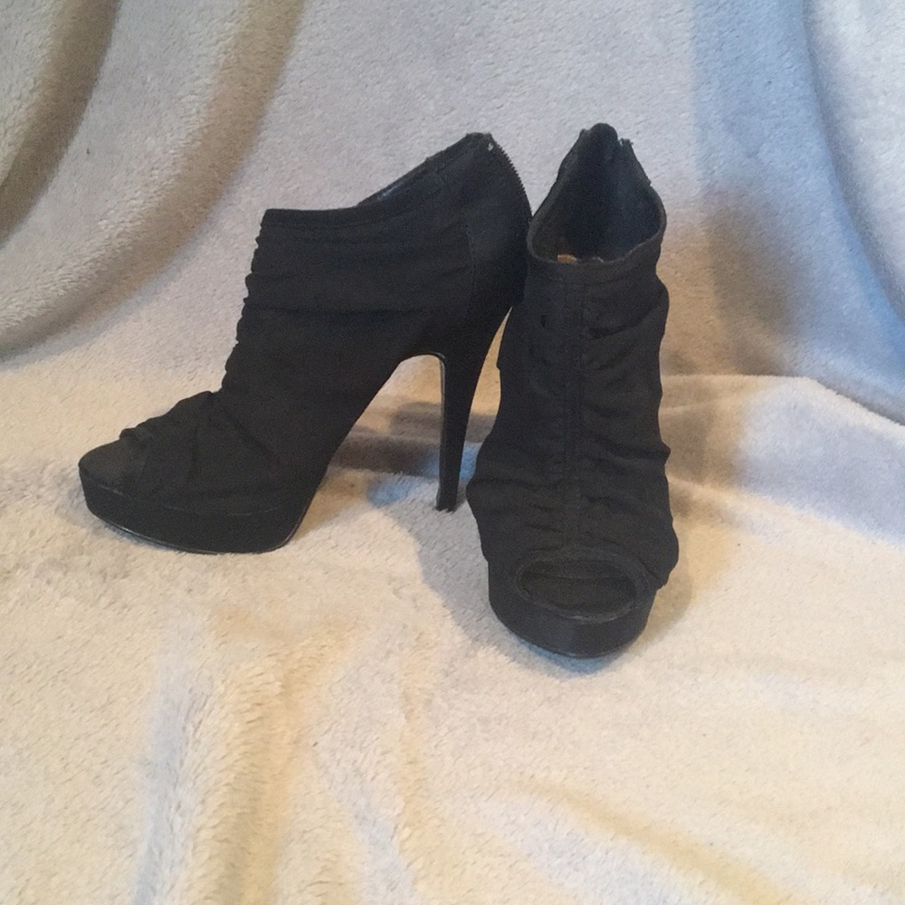 Black peep toe heels